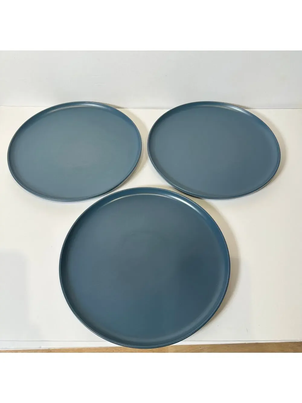 Crate & Barrel Stoneware Vista Matte Blue Dinner Plates 10 3/4